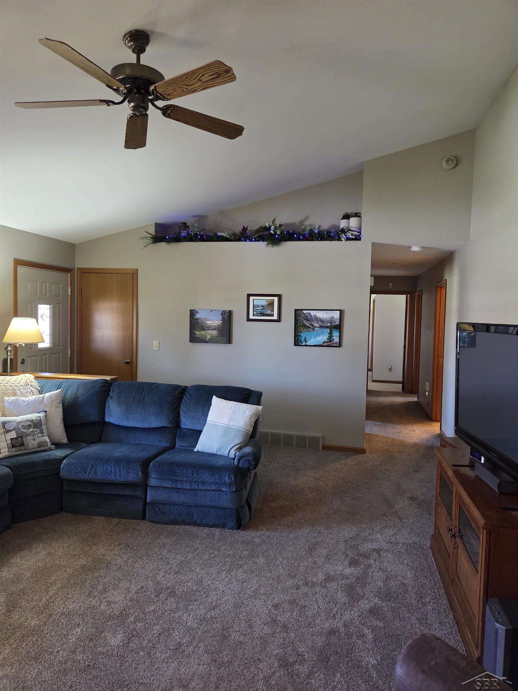 4686 North Thomas Road Freeland, MI 48623 - Photo 3 of 21 50203819-d5b21bc7-684e-4f4b-a96d-c33696b8b060.JPG