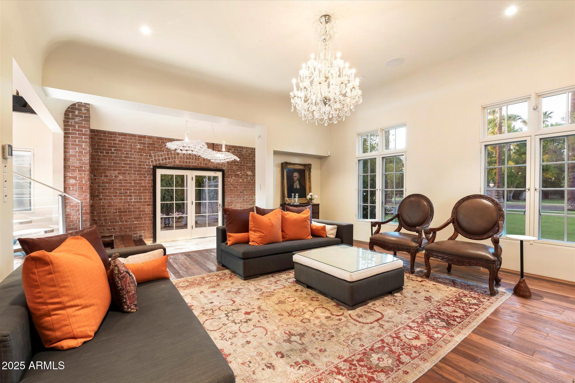 341 East Monte Vista Road Phoenix, AZ 85004 - Photo 9 of 77 017-Living Room