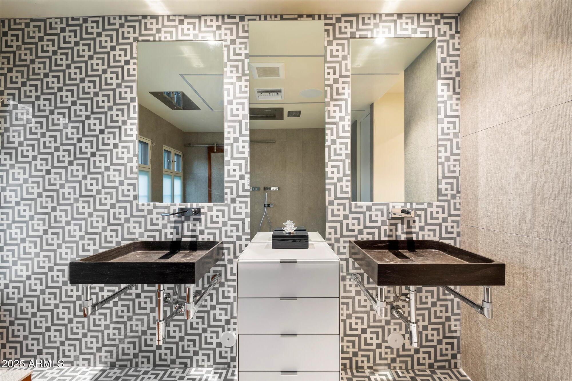 341 East Monte Vista Road Phoenix, AZ 85004 - Photo 35 of 78 055-Primary Bathroom