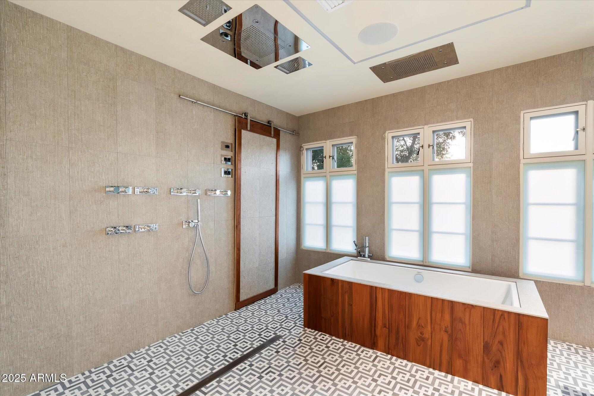 341 East Monte Vista Road Phoenix, AZ 85004 - Photo 38 of 78 056-Primary Bathroom