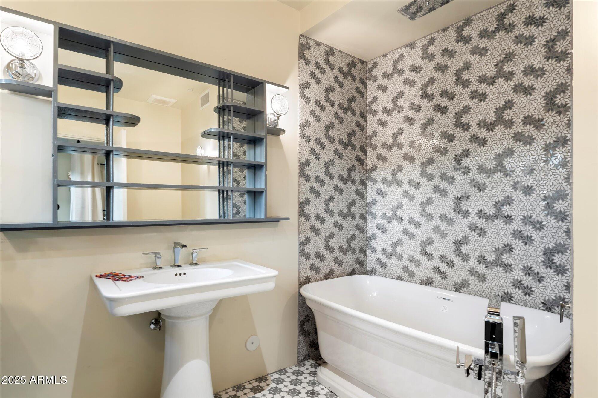 341 East Monte Vista Road Phoenix, AZ 85004 - Photo 42 of 78 063-Bathroom