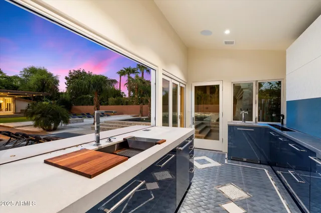 $5,700,000 | 341 East Monte Vista Road, Phoenix, AZ 85004