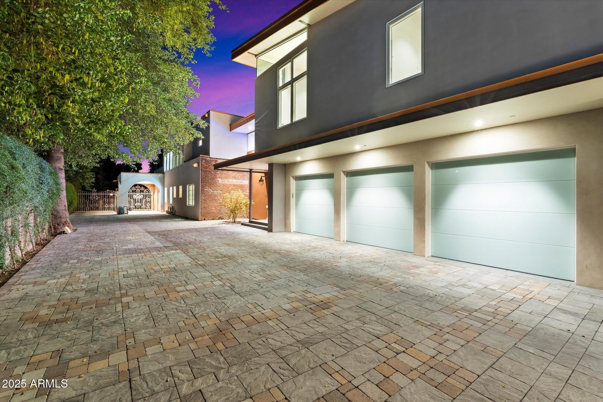 341 East Monte Vista Road Phoenix, AZ 85004 - Photo 73 of 78 007-Driveway