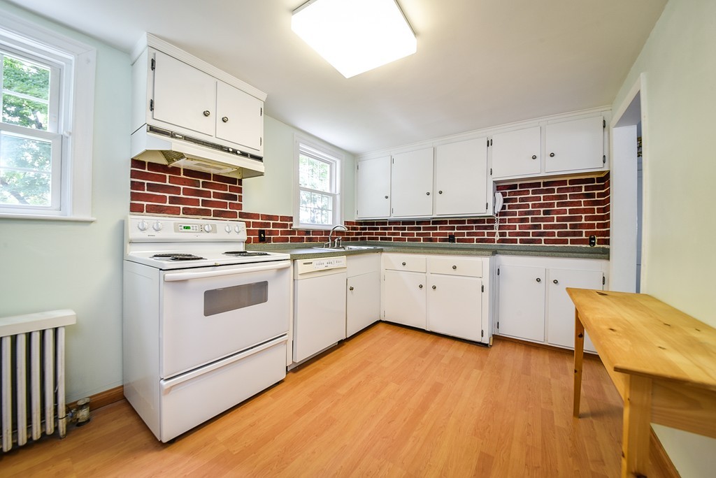 16 Londonderry Road Framingham, MA 01701 - Photo 3 of 19 Gallery Image 3