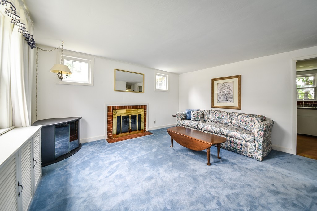16 Londonderry Road Framingham, MA 01701 - Photo 7 of 19 Gallery Image 7