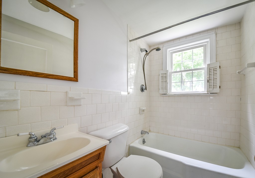 16 Londonderry Road Framingham, MA 01701 - Photo 8 of 19 Gallery Image 8
