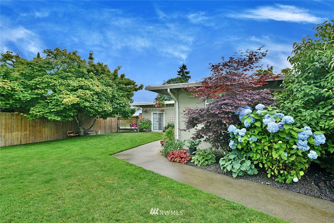 745 Rasmussen Lane Bremerton, WA 98310 - Photo 2 of 25 Gallery Image 2
