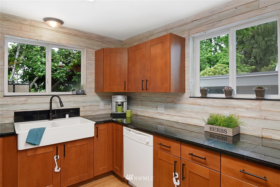 745 Rasmussen Lane Bremerton, WA 98310 - Photo 11 of 25 Gallery Image 11