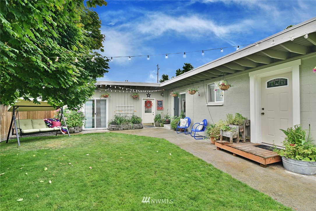 745 Rasmussen Lane Bremerton, WA 98310 - Photo 4 of 25 Gallery Image 4