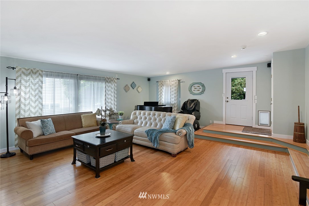 745 Rasmussen Lane Bremerton, WA 98310 - Photo 5 of 25 Gallery Image 5