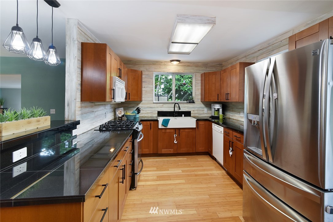 745 Rasmussen Lane Bremerton, WA 98310 - Photo 10 of 25 Gallery Image 10