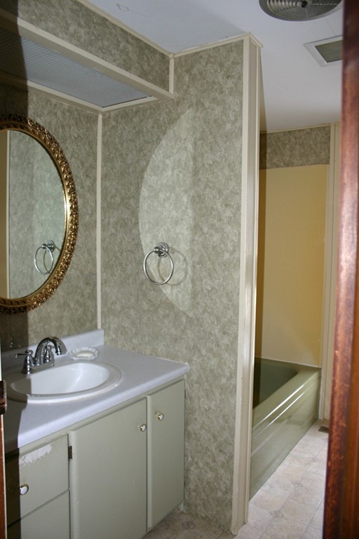 4 Robert Road Plainville, MA 02762 - Photo 8 of 9 Gallery Image 8
