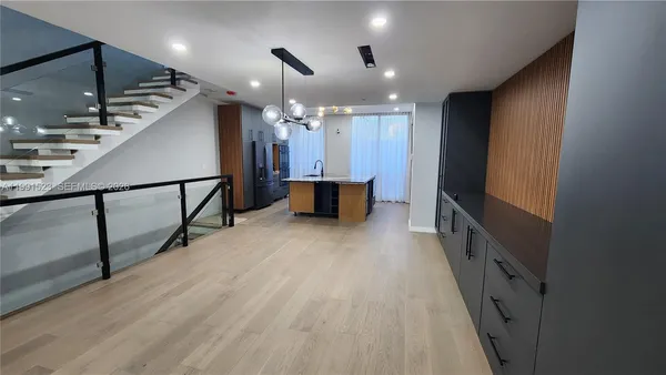 a view of entryway and kitchen