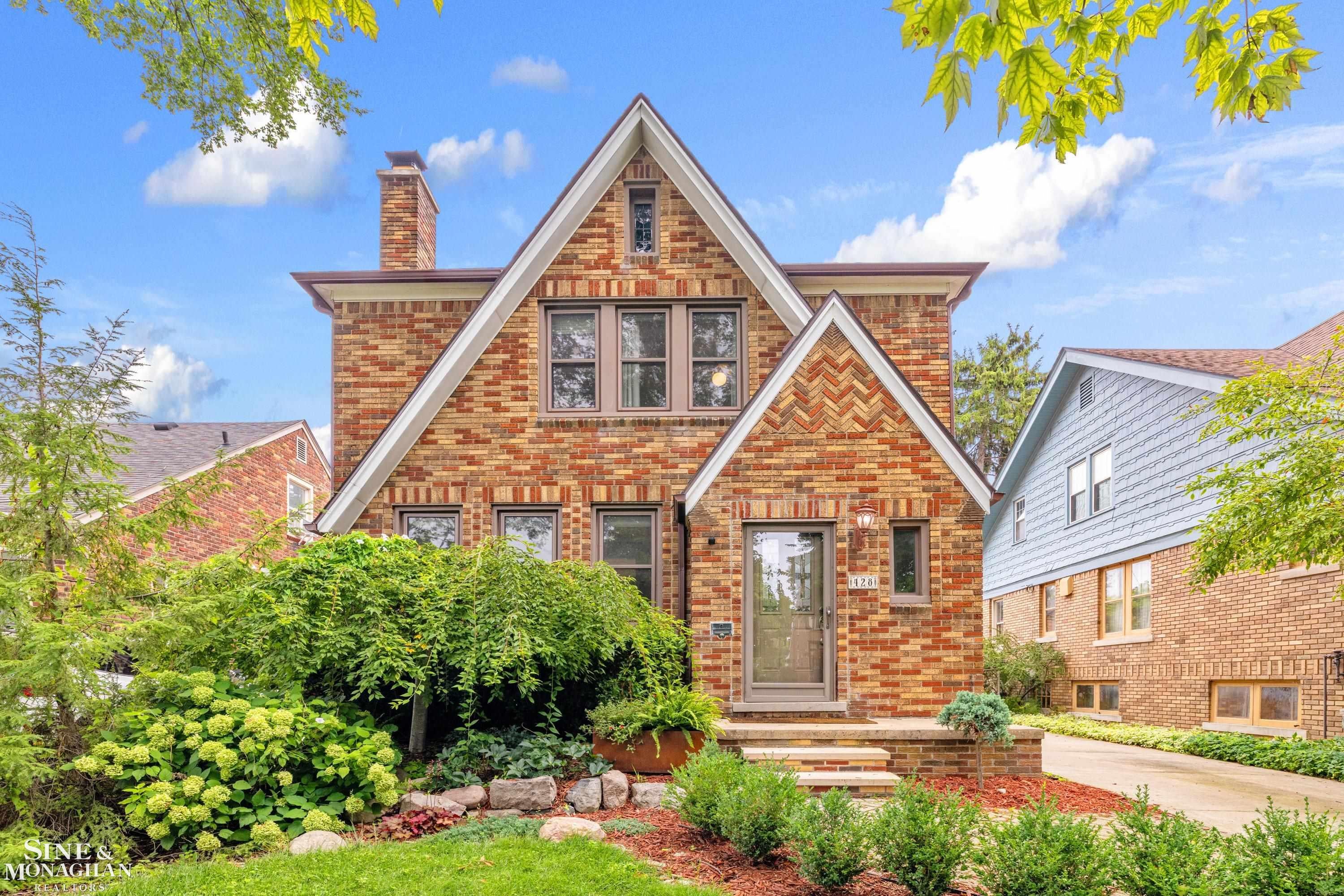 428 Cloverly Road Grosse Pointe Farms, MI 48236 - Photo 2 of 55 Gallery Image 2