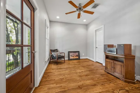 $709,999 | 1022 East 27th Street, Houston, TX 77009