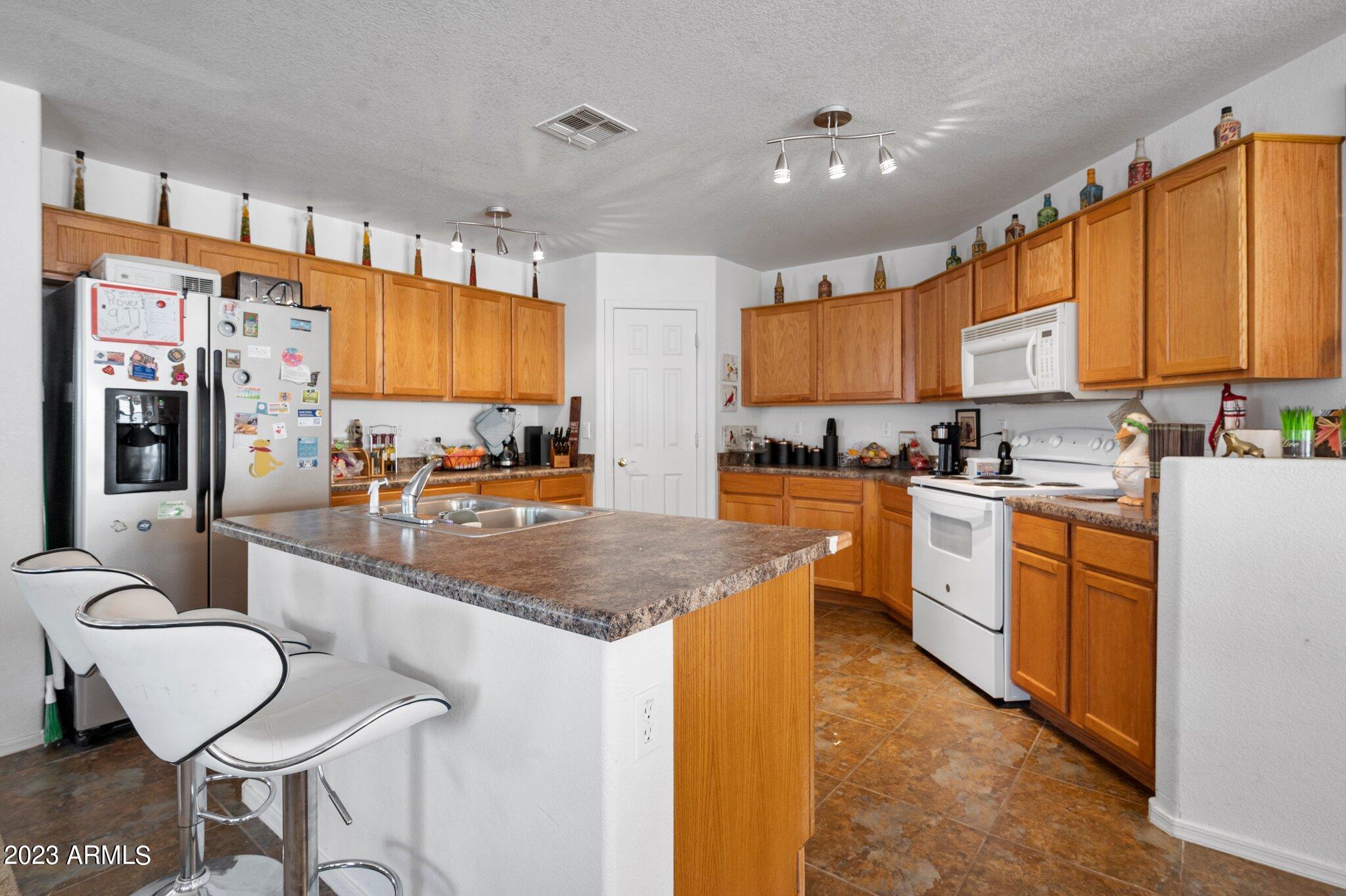 17831 North Madison Road Maricopa, AZ 85139 - Photo 5 of 19 9-web-or-mls-DSC_6899