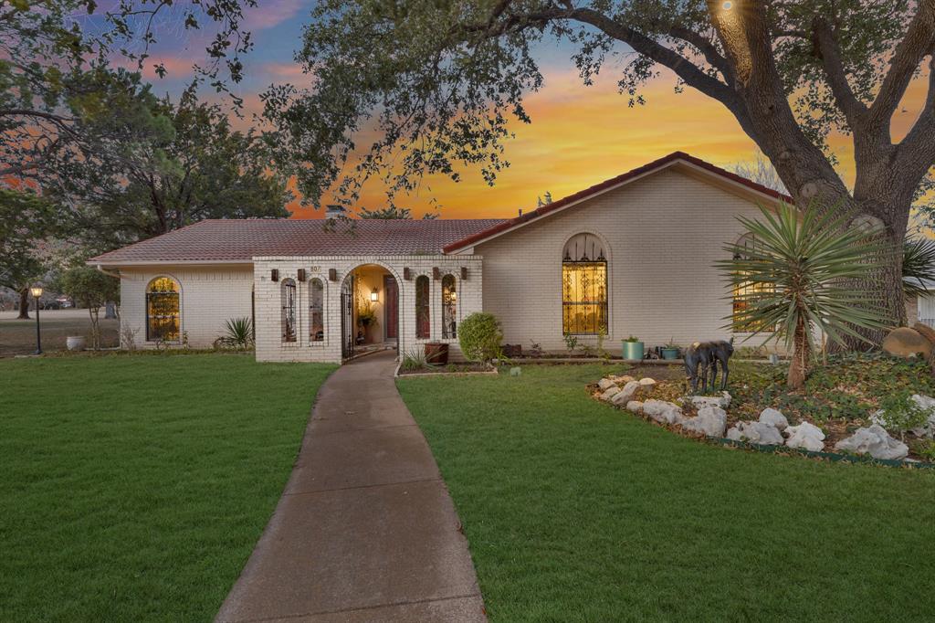 807 Middle Run Duncanville, TX 75137 - Photo 2 of 40