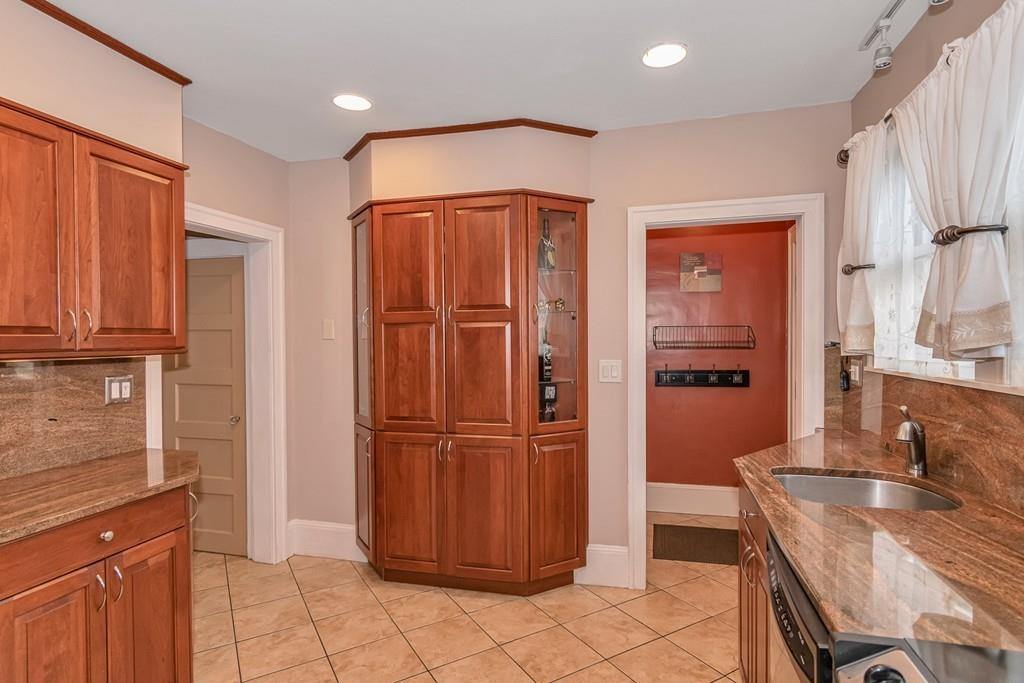 19 Ashbrook Street Springfield, MA 01118 - Photo 11 of 28