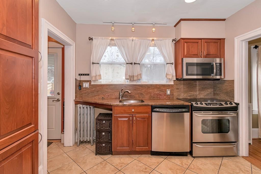 19 Ashbrook Street Springfield, MA 01118 - Photo 10 of 28