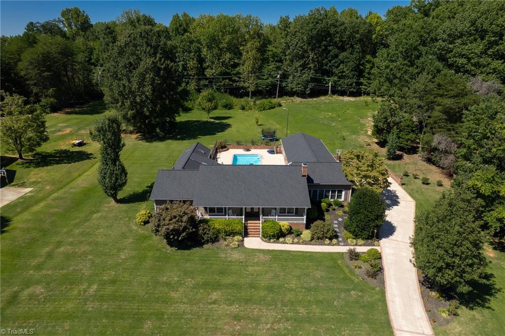 373 Old Farm Road Thomasville, NC 27360 - Photo 1 of 40 Gallery Image 1