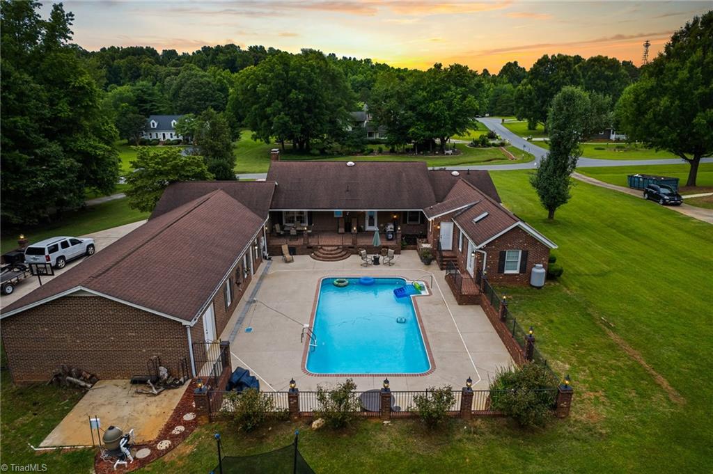 373 Old Farm Road Thomasville, NC 27360 - Photo 34 of 40 Gallery Image 34