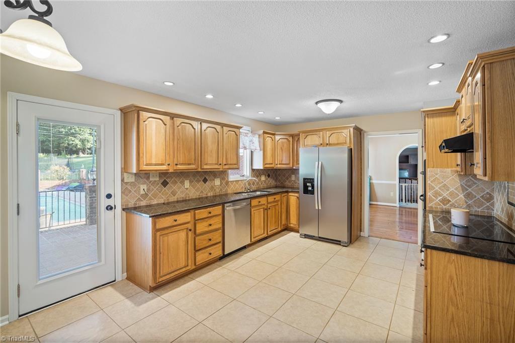 373 Old Farm Road Thomasville, NC 27360 - Photo 7 of 40 Gallery Image 7