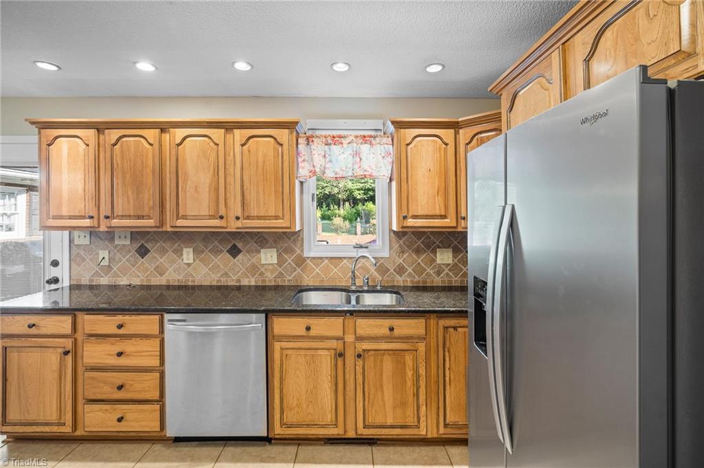 373 Old Farm Road Thomasville, NC 27360 - Photo 8 of 40 Gallery Image 8