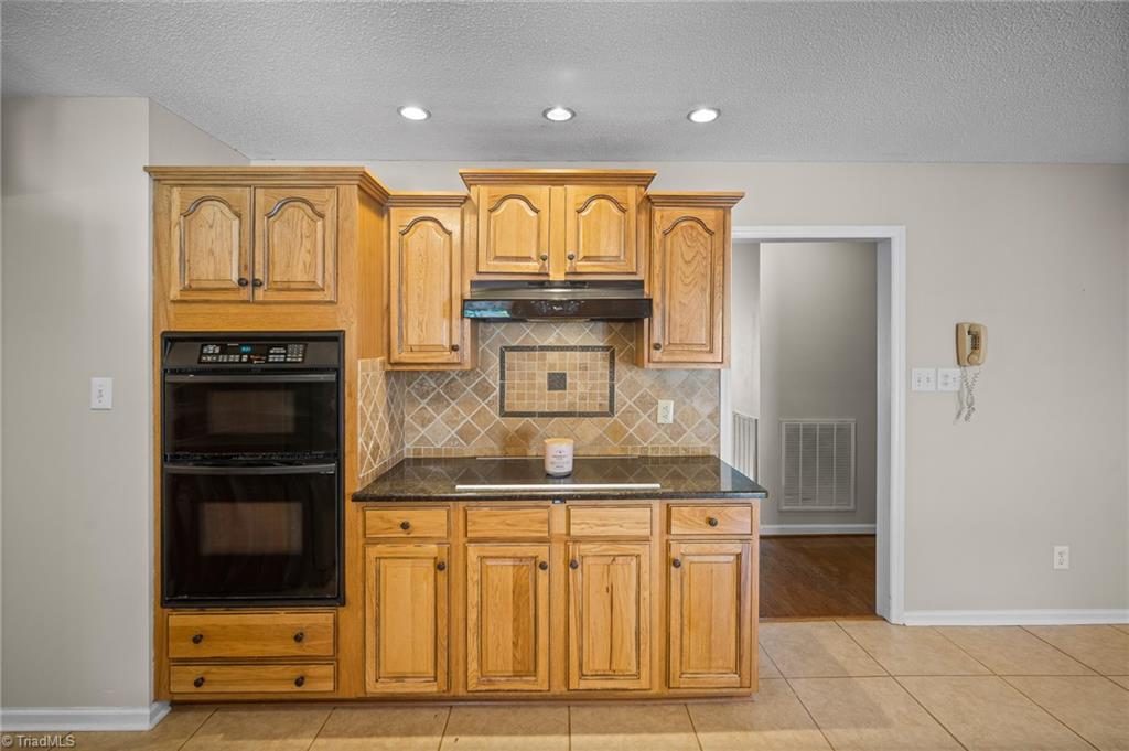 373 Old Farm Road Thomasville, NC 27360 - Photo 9 of 40 Gallery Image 9