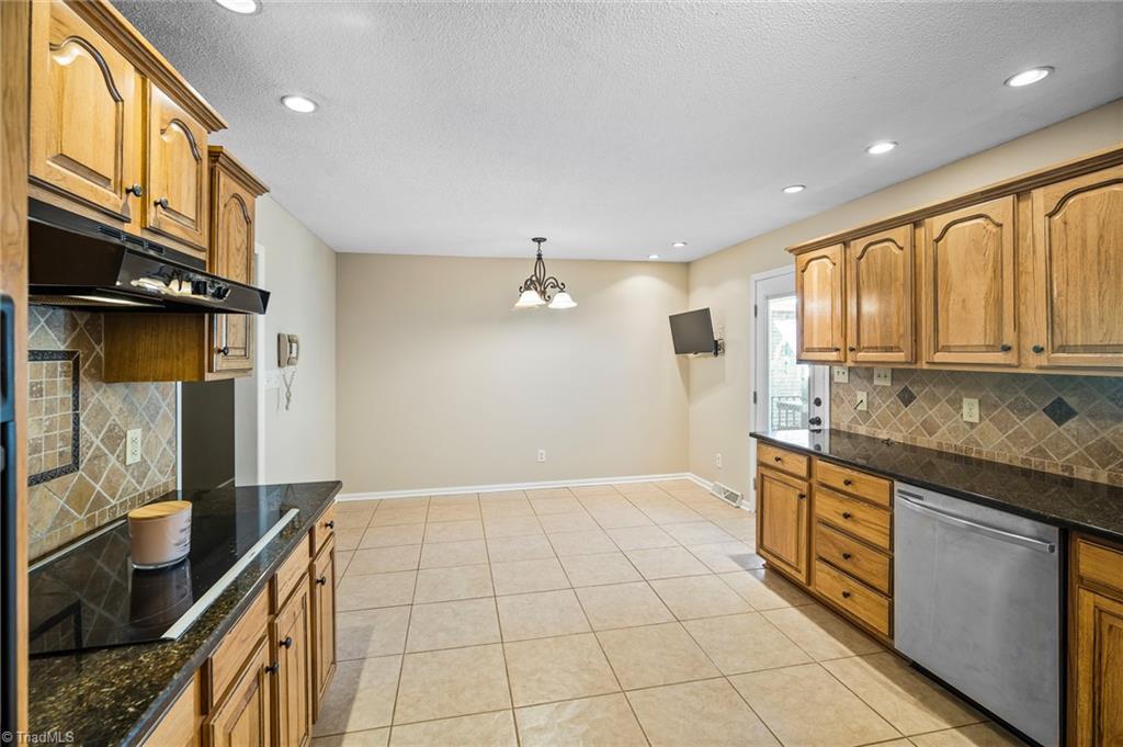 373 Old Farm Road Thomasville, NC 27360 - Photo 10 of 40 Gallery Image 10