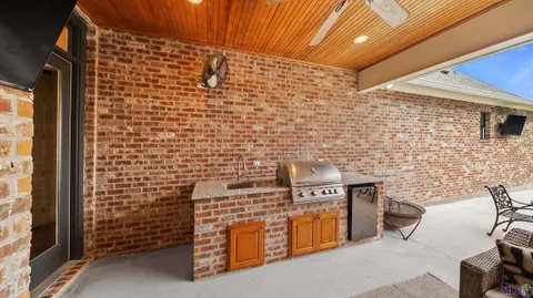$619,000 | 2121 Silverstone Avenue, Port Allen, LA 70767