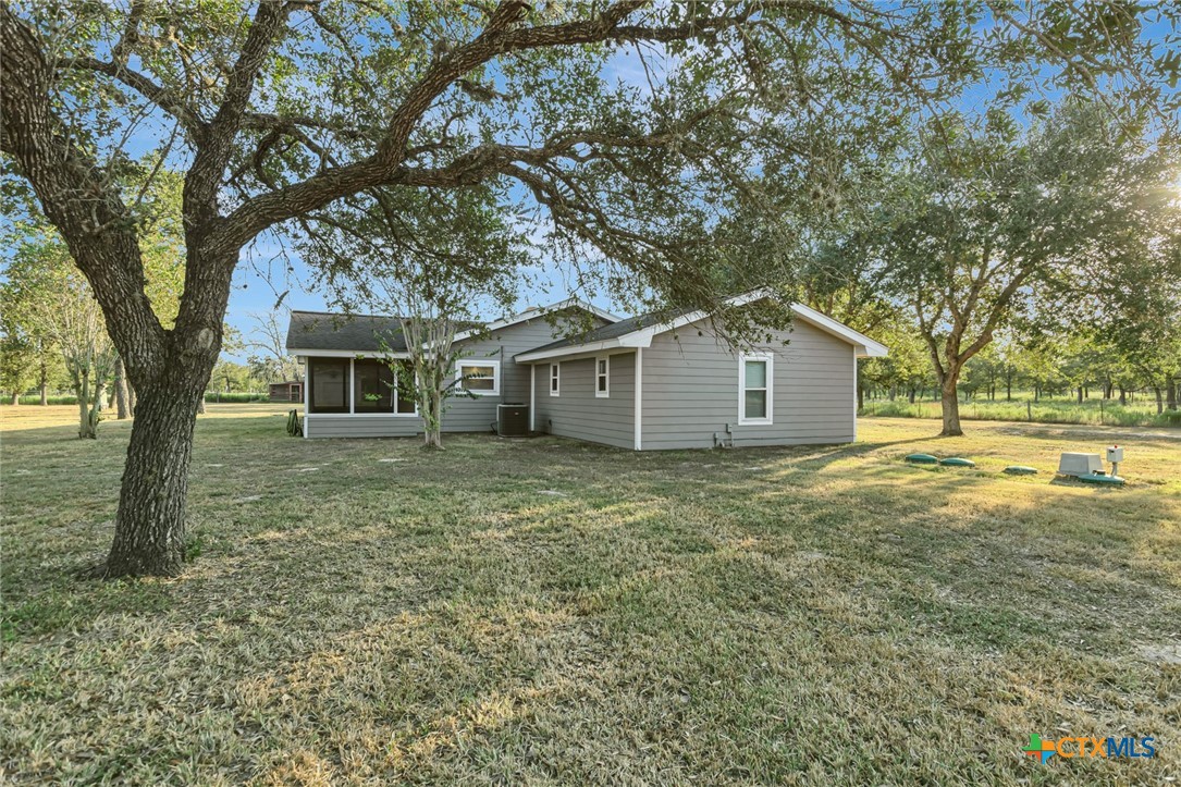 351 Sulphur Estates Road Victoria, TX 77905 - Photo 6 of 38 Gallery Image 6