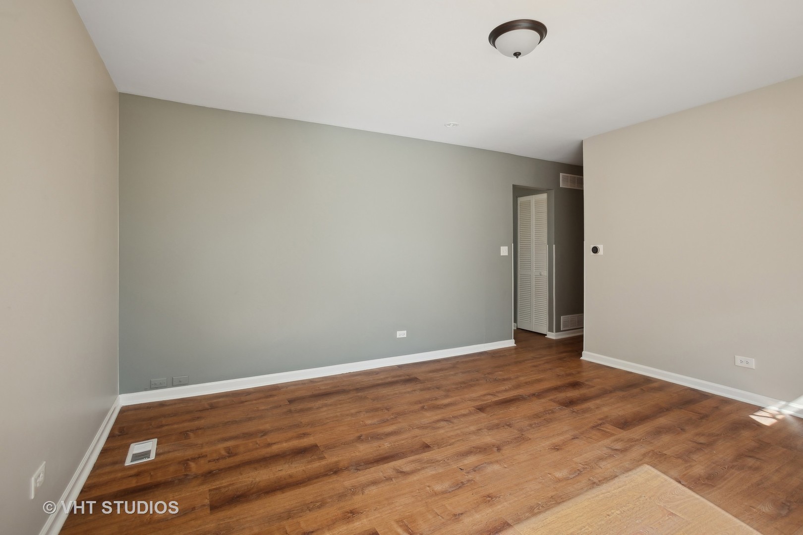 412 Cahill Road Streamwood, IL 60107 - Photo 6 of 16 a view of an empty room