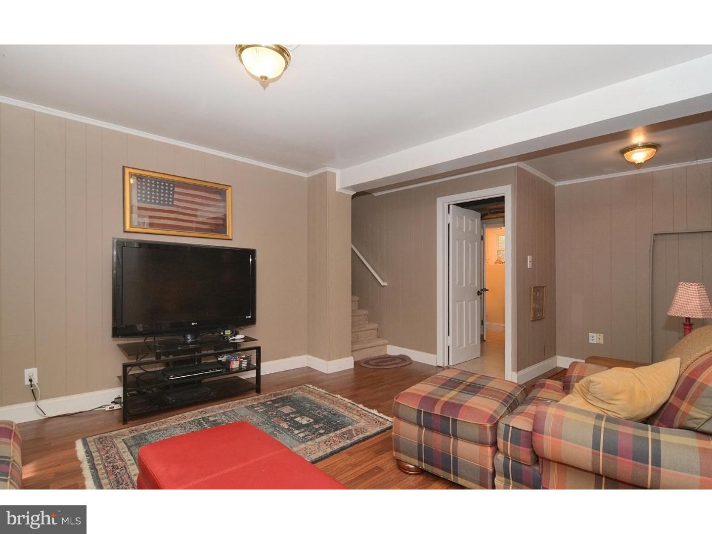 8401 Chippewa Road Philadelphia, PA 19128 - Photo 11 of 25 Family Room