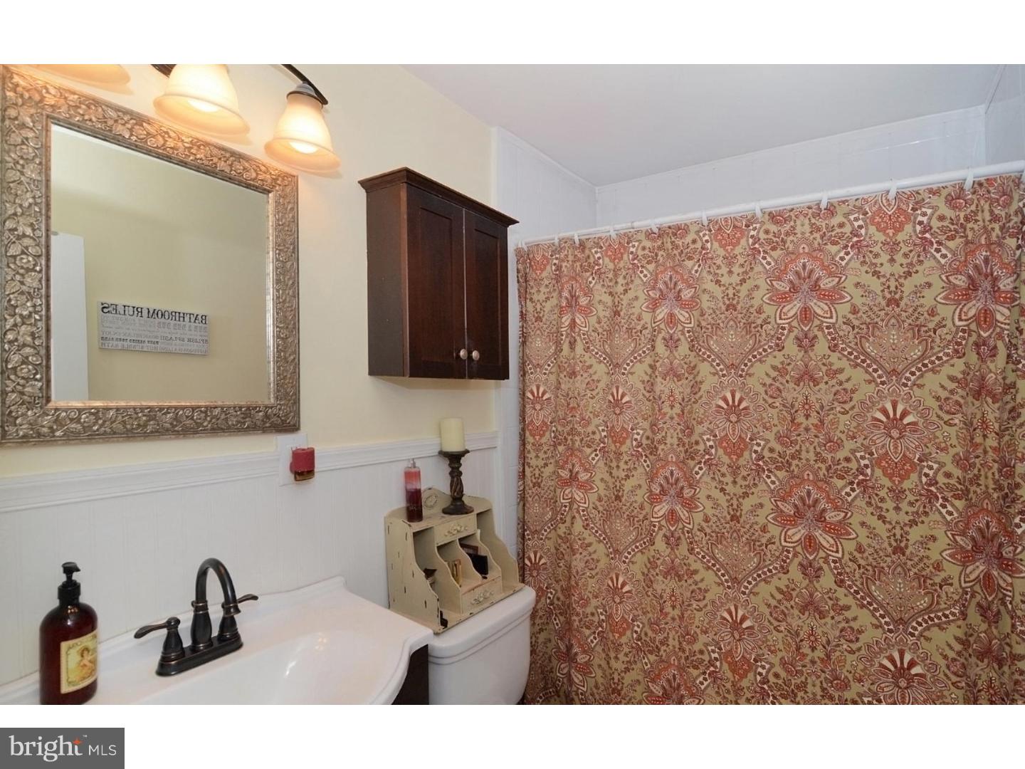 8401 Chippewa Road Philadelphia, PA 19128 - Photo 17 of 25 Bathroom