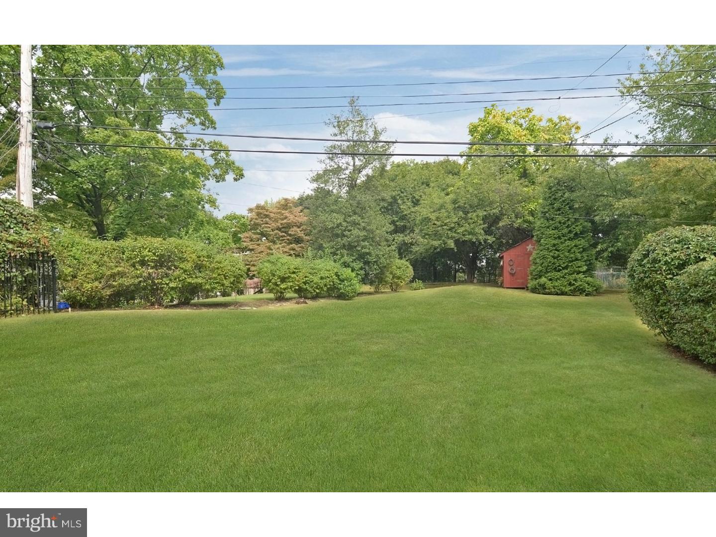 8401 Chippewa Road Philadelphia, PA 19128 - Photo 22 of 25 Back Yard