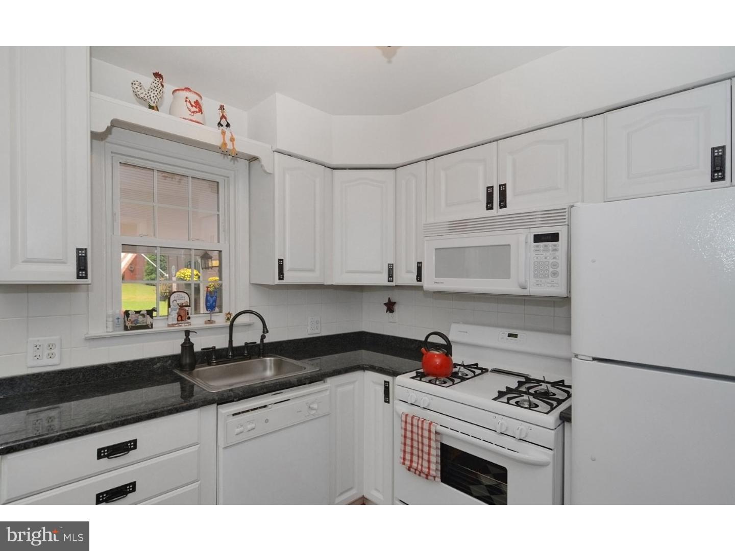 8401 Chippewa Road Philadelphia, PA 19128 - Photo 6 of 25 Kitchen