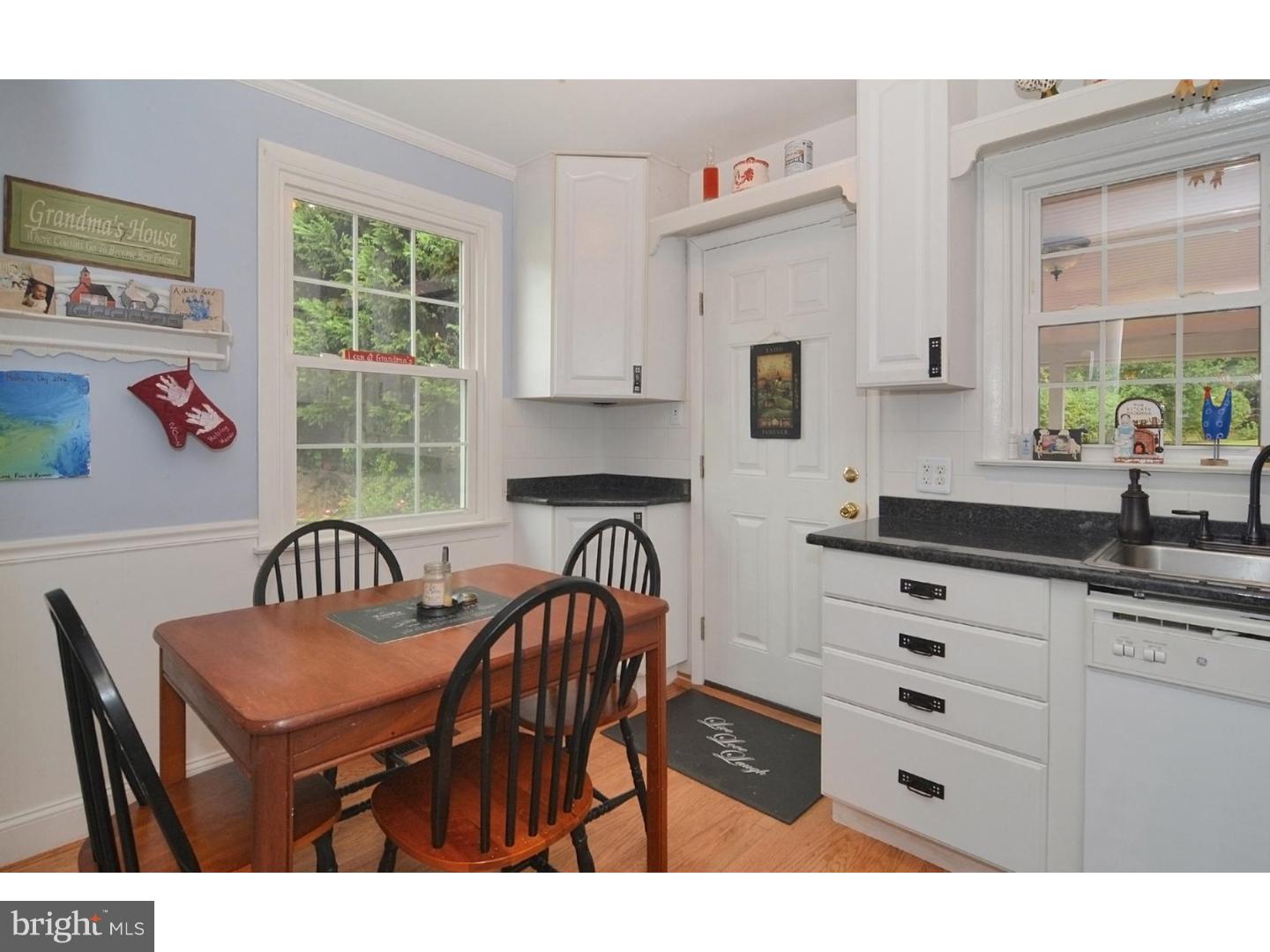 8401 Chippewa Road Philadelphia, PA 19128 - Photo 8 of 25 Kitchen