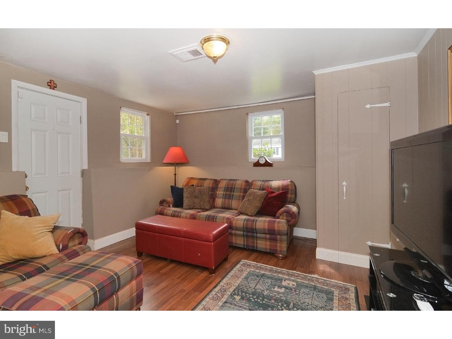 8401 Chippewa Road Philadelphia, PA 19128 - Photo 9 of 25 Family Room