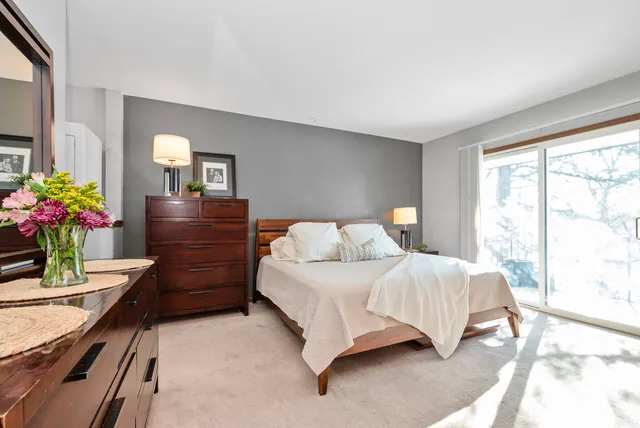 $229,900 | 3-n550 Crown Road, Unit 2, Elmhurst, IL 60126