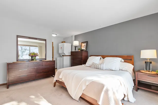 $229,900 | 3-n550 Crown Road, Unit 2, Elmhurst, IL 60126