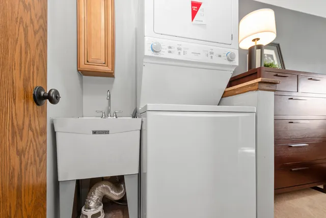 $229,900 | 3-n550 Crown Road, Unit 2, Elmhurst, IL 60126