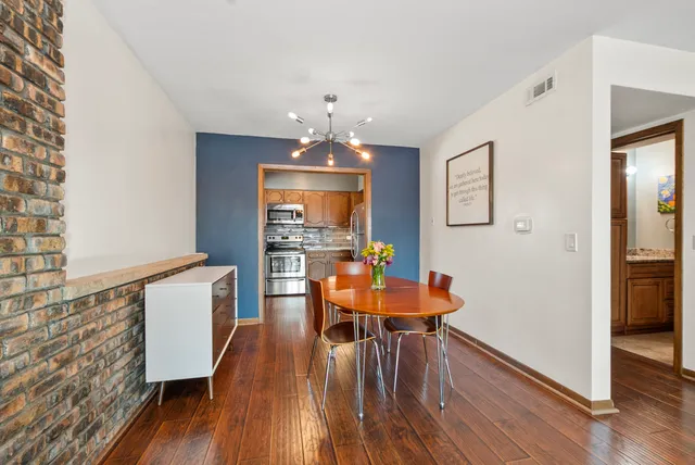 $229,900 | 3-n550 Crown Road, Unit 2, Elmhurst, IL 60126