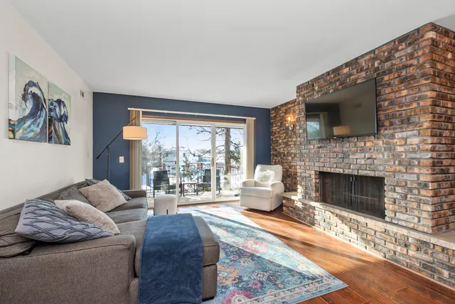 $229,900 | 3-n550 Crown Road, Unit 2, Elmhurst, IL 60126