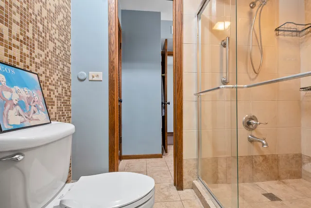 $229,900 | 3-n550 Crown Road, Unit 2, Elmhurst, IL 60126