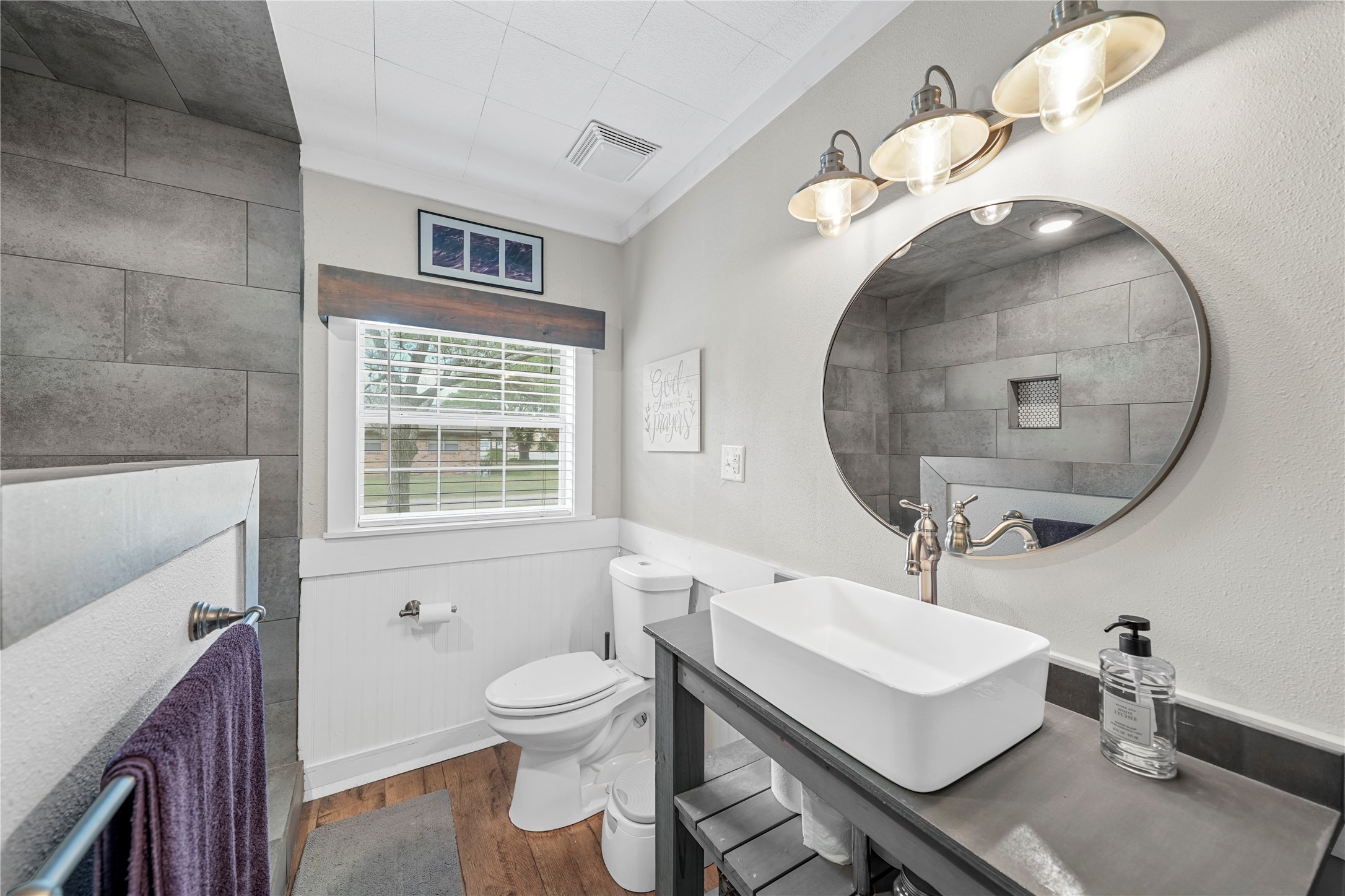 3027 Poppy Street Needville, TX 77461 - Photo 20 of 41 a bathroom with a toilet a sink and mirror