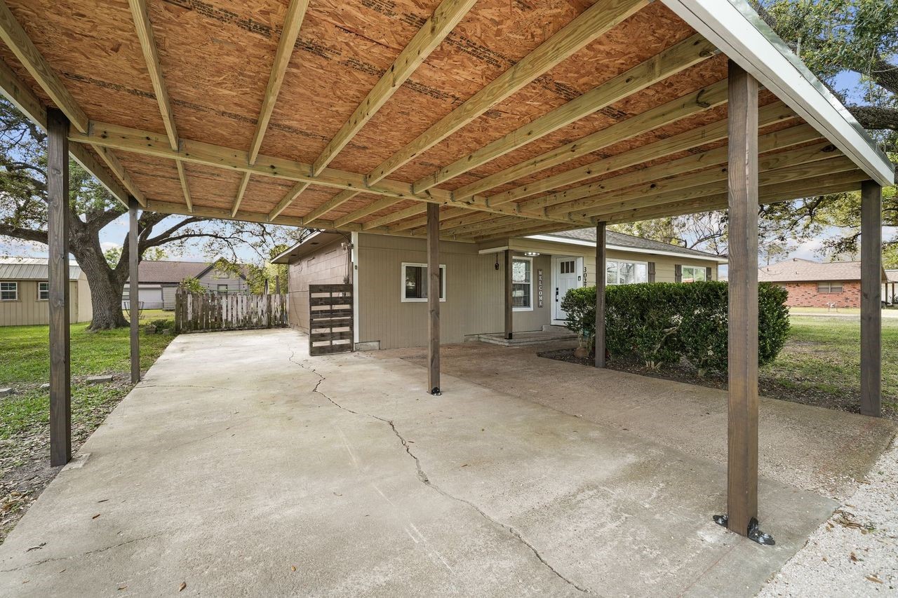 3027 Poppy Street Needville, TX 77461 - Photo 4 of 41 a view of a garage