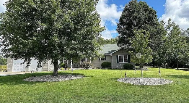 $550,000 | 29782 Highway 16, Jerseyville, IL 62052