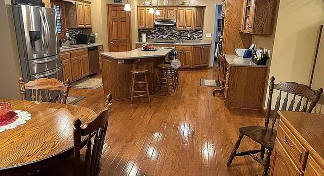 $550,000 | 29782 Highway 16, Jerseyville, IL 62052