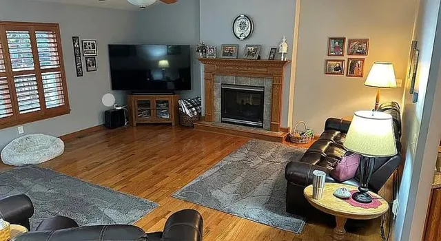 $550,000 | 29782 Highway 16, Jerseyville, IL 62052