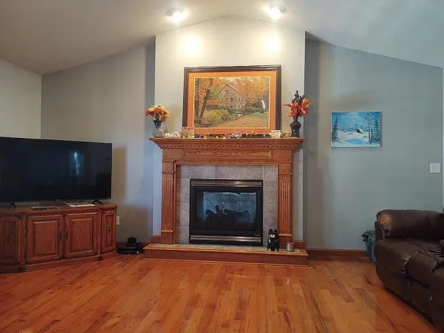 $550,000 | 29782 Highway 16, Jerseyville, IL 62052